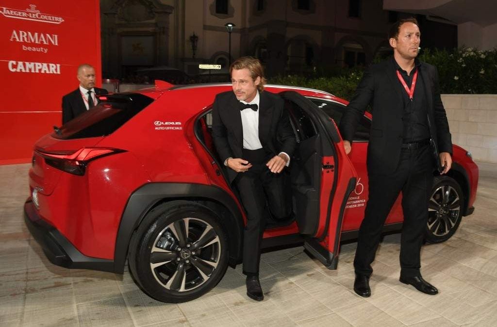 Brad Pitt és Scarlett Johansson is Lexuson érkeztek a Velencei Filmfesztivál megnyitójára