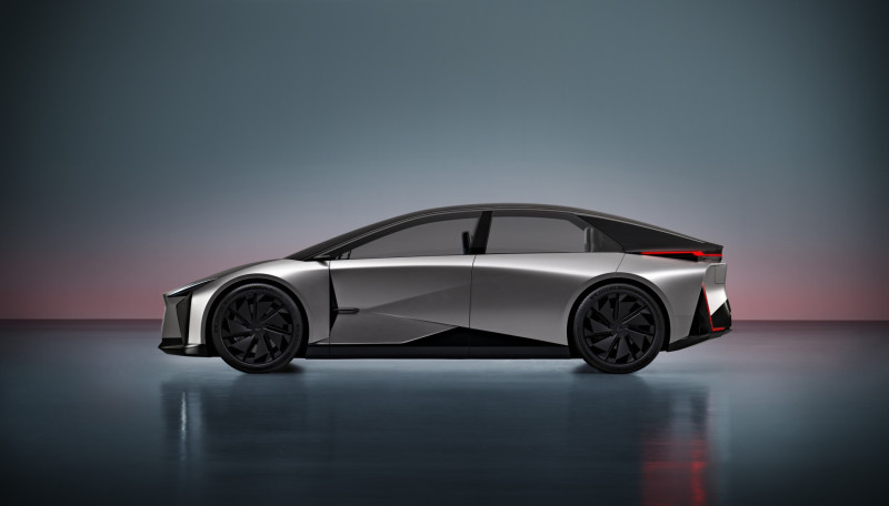 Példa nélküli innováció, high-tech technológiák: íme a Lexus jövője